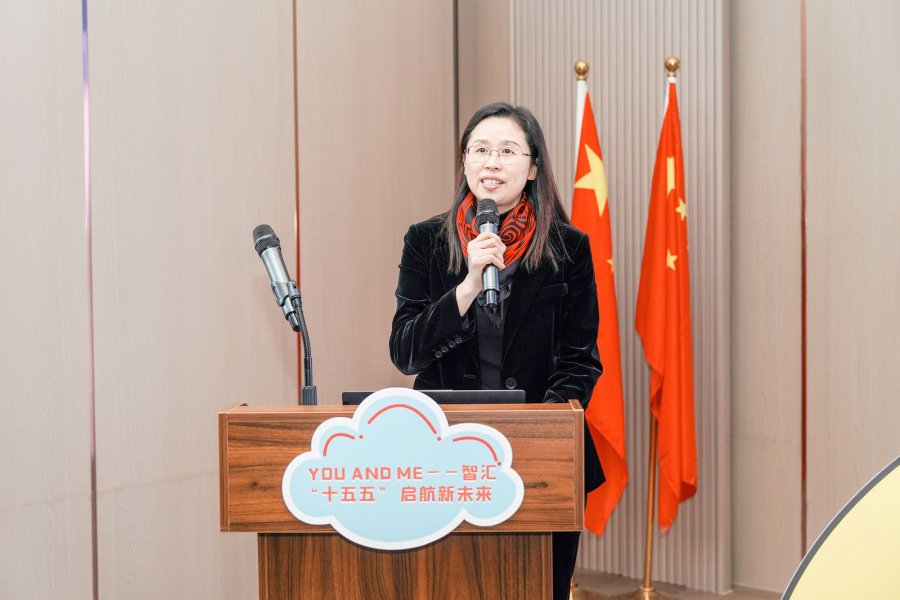 卢海燕.jpg